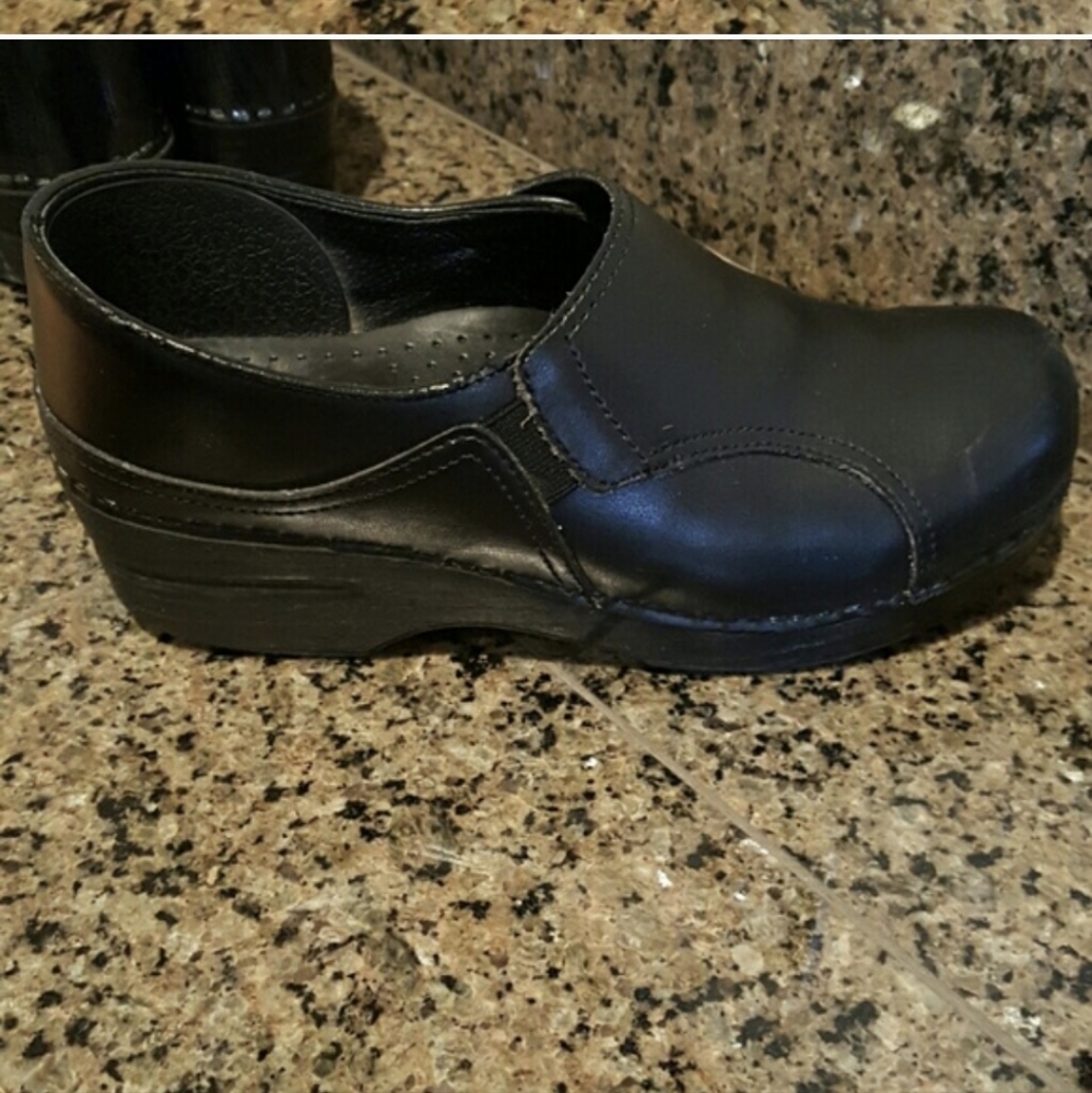 Dansko Black Leather Mules Clogs Size 8 - image 5